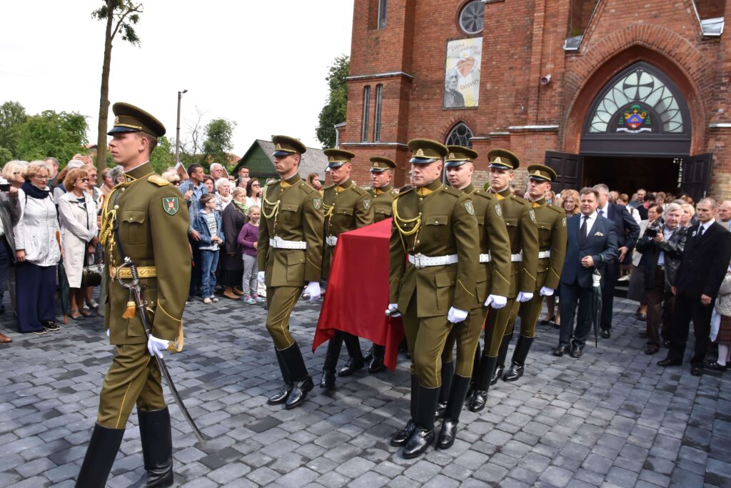 Teofiliaus Matulionio sarkofago išlydėjimas iš Kaišiadorių į Vilnių (FOTO GALERIJA)